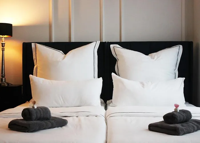 Apartament R B Business Am Flughafen Fuer 1-5 Personen - Ideal Fuer Geschaeftsreisende Und Familien - Kueche - Waschtrockner - Smart Tv - Kostenloser Parkplatz